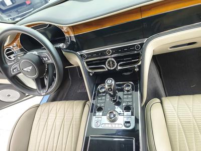 Bán xe Bentley Flying Spur 4.0V8 sản xuất năm 2021 Xe cá nhân sử dụng, mới đi có 9 nghìn Km, 7