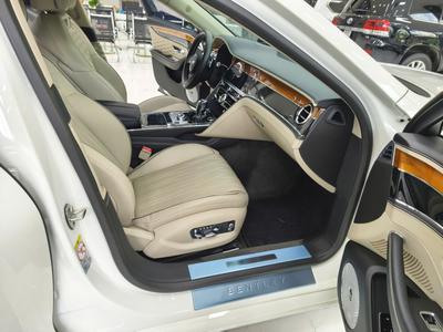 Bán xe Bentley Flying Spur 4.0V8 sản xuất năm 2021 Xe cá nhân sử dụng, mới đi có 9 nghìn Km, 8