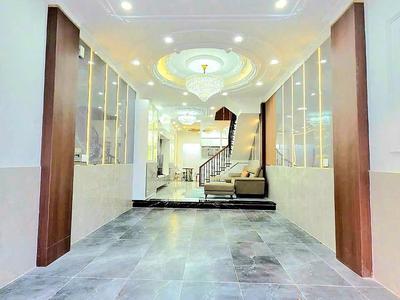 Nhà tân cổ điển, tặng nội thất cao cấp, xe hơi đậu trong nhà 0