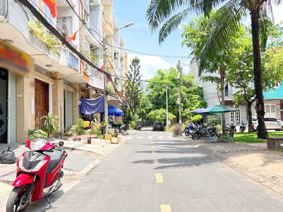 Nhà 4 tầng đối diện công viên mặt tiền đường số bông sao p5q8. giá 11.5 tỷ 4