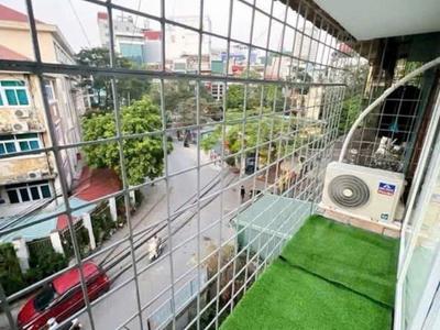Tập thể ngân hàng chùa bộc . còn mới 70 . không nằm trong việc qh. giá 3.3 tỷ sở hữu tầng 3 . sổ 3
