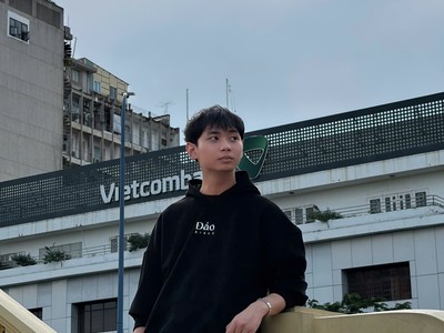 Chuẩn Bị Cho Mùa Thu Đông Cùng Xu Hướng Áo Khoác Hoodie Da Lộn Đầy Lịch Lãm 0