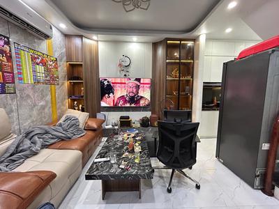 Bán nr mặt ngõ 37m2 x 5 tầng sổ đỏ cc ,đống đa gí 7,8 tỷ ngõ thông trung phụng 1