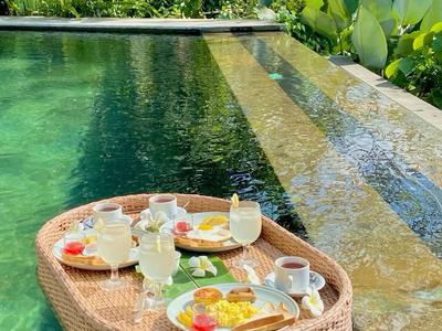 Khay nổi mây nhựa để hồ bơi 1