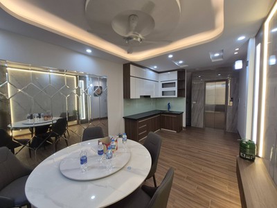 Bán nhà phố bạch mai, 40m2, 6 tầng thang máy, mặt tiền 4.6m, 14 tỉ, nhà đẹp ở luôn, ô tô đỗ cửa 1