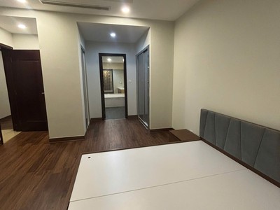 Cho thuê căn hộ R1 ROYAL CITY 150m 3PN Nội thất mới 100 8