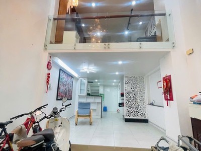 Bán nhà cách mạng tháng 8, dt 53m , hẻm xe hơi, 4 tầng btct, gần công viên lê thị riêng, giá 10,3 tỷ 0