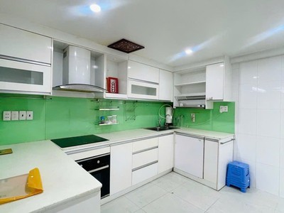 Bán nhà cách mạng tháng 8, dt 53m , hẻm xe hơi, 4 tầng btct, gần công viên lê thị riêng, giá 10,3 tỷ 1