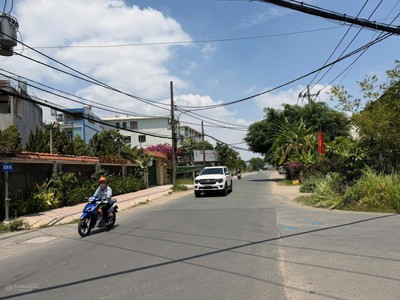 Bán 105m2 đất mặt tiền bưng ông thoàn-ngay ngã tư liên phường 0