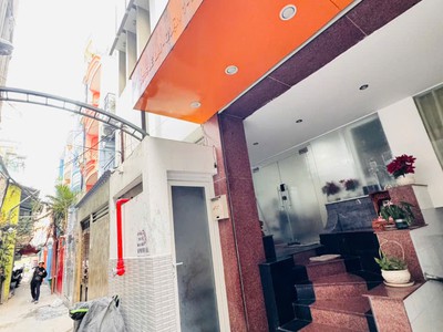Chủ 1 đời xưa hiền lành cần bán nhà 2 tầng mặt tiền hẻm đ.lê lai, quận 1- dt 60m2- 4m 15m- chỉ 15t- 1