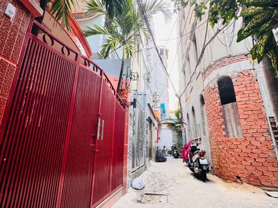 Chủ 1 đời xưa hiền lành cần bán nhà 2 tầng mặt tiền hẻm đ.lê lai, quận 1- dt 60m2- 4m 15m- chỉ 15t- 0