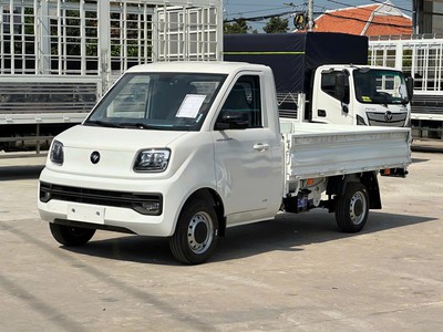 Nhỏ gọn dễ xoay trở phù hợp chạy hàng trong phố. 990Kg hàng hóa. 1