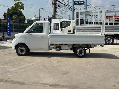 Nhỏ gọn dễ xoay trở phù hợp chạy hàng trong phố. 990Kg hàng hóa. 2