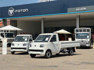 Nhỏ gọn dễ xoay trở phù hợp chạy hàng trong phố. 990Kg hàng hóa. 3