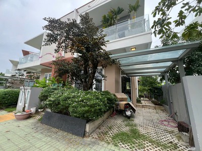Bán nhanh biệt thự 3 mặt tiền view hồ 3 tầng - 120m2 - shr 2
