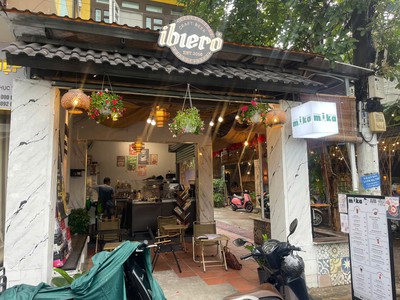 Sang rẻ lắm luôn quán cafe góc 2 mt chỉ : 69 tr , sân rộng , mb thuê chỉ : 6,5 tr / tháng, tel : 0