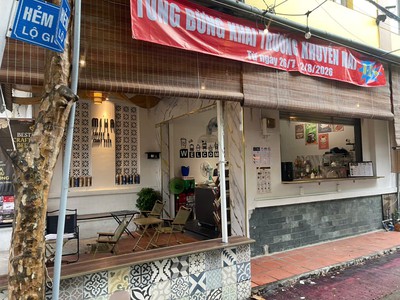 Sang rẻ lắm luôn quán cafe góc 2 mt chỉ : 69 tr , sân rộng , mb thuê chỉ : 6,5 tr / tháng, tel : 1
