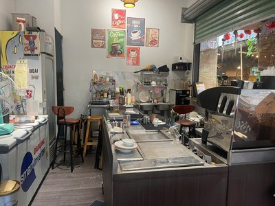 Sang rẻ lắm luôn quán cafe góc 2 mt chỉ : 69 tr , sân rộng , mb thuê chỉ : 6,5 tr / tháng, tel : 2