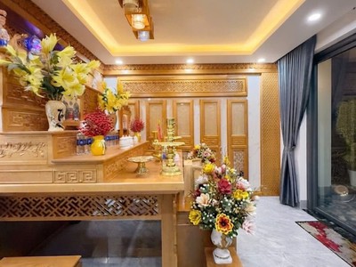 Tọa lạc kề bàu cát tân bình - hxh thang máy - ngang 5.5m - 5 tầng btct - 128m 3
