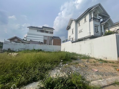 Đất đẹp cho khách xây biệt thự ngay ngã tư ga giáp gò vấp, 16.5x20m, đường 8m thông, nhỉnh 60tr/m2 0