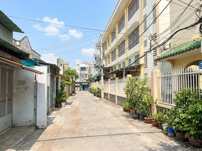 T5886 nhà hẻm xe hơi 4.5m cạnh chợ xóm mới trương minh ký 7.x tỷ 0