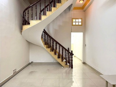 K5887   nhà 2 tầng vuông vức cạnh chợ xóm mới đ. số 2 5.x tỷ 2