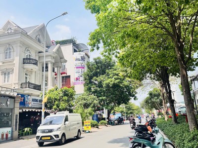 Bán chdv đường lê thị chợ, quận 7, dt 213m2, 5 tầng có tm, giá 42 tỷ 0