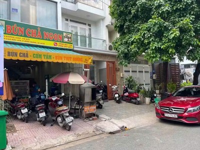 Sang rẻ 79 tr - quán cơm tấm bún chả đẹp lắm mb ngang 4m x 17m , mb thuê rẻ 16tr / tháng, kdc 0