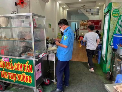 Sang rẻ 79 tr - quán cơm tấm bún chả đẹp lắm mb ngang 4m x 17m , mb thuê rẻ 16tr / tháng, kdc 1