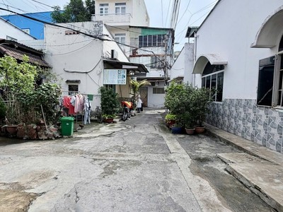 T5892 nhà nở hậu 4.6m cạnh chợ xóm mới thống nhất giá 2.x tỷ 0