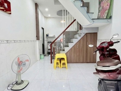 T5892 nhà nở hậu 4.6m cạnh chợ xóm mới thống nhất giá 2.x tỷ 1