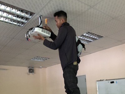 Thợ sửa máy chiếu tận nơi tại Hà Nội gần nhất 0