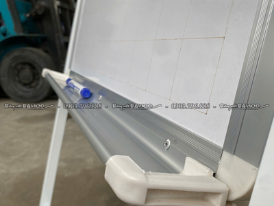 Bảng viết bút lông chân xếp gọn Polytaiwan có thể đều chỉnh độ cao 2