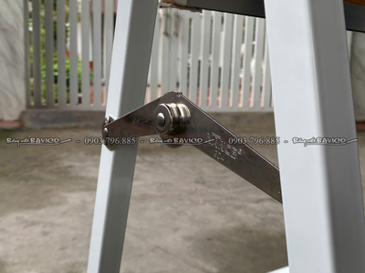 Bảng viết bút lông chân xếp gọn Polytaiwan có thể đều chỉnh độ cao 5
