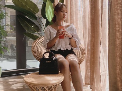Bàn ghế mây cánh sen 1