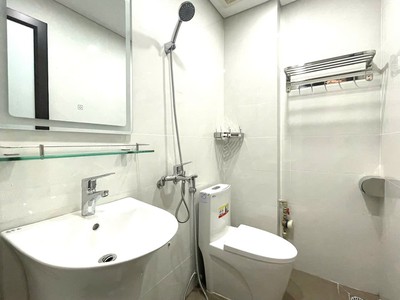 Cho thuê phòng có thang máy gần hvhc, vskk, rộng 30m2 tại Đường Xuân La ngay gần hvhc 6