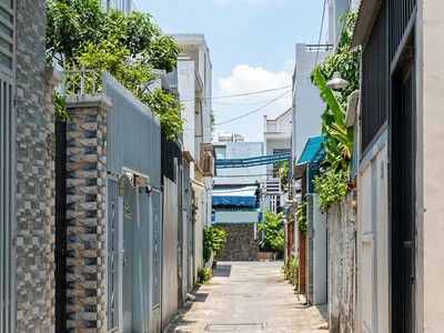 T2880 nhà 90m2 n.hậu 8m sát chợ xóm mới - giá 5.x tỷ 1