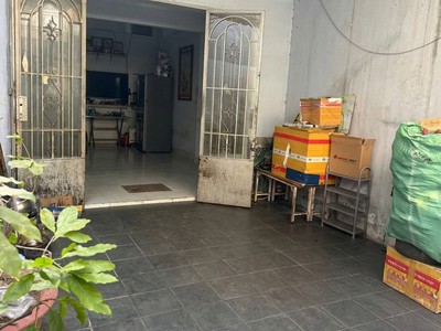 T2880 nhà 90m2 n.hậu 8m sát chợ xóm mới - giá 5.x tỷ 2