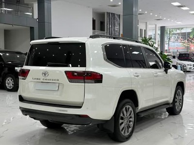 Bán Toyota Land Cruiser LC300 Model 2023. xe đẹp xuất sắc. 3