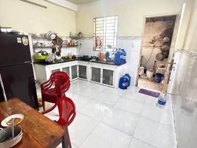 K2893 bán đất tặng nhà vuông vức cạnh đ.học kinh tế luật giá 8.x tỷ 2
