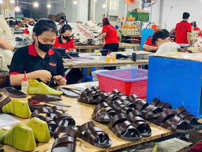 Xưởng sản xuất dép da cho shop đang tìm nguồn hàng lâu dài 0