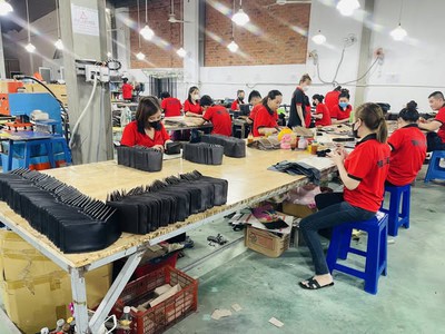 Ví Da Bò Mặt Hàng Bán Kèm Giúp Shop Thời Trang Tăng Doanh Thu 3
