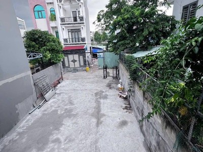 Cho thuê nhà hẻm Xe Tải đường số 30, P. Linh Đông - Hẻm xe tải, sân Rộng 100m2, 3pn 3wc 1