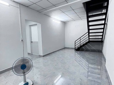 Cho thuê nhà hẻm Xe Tải đường số 30, P. Linh Đông - Hẻm xe tải, sân Rộng 100m2, 3pn 3wc 3