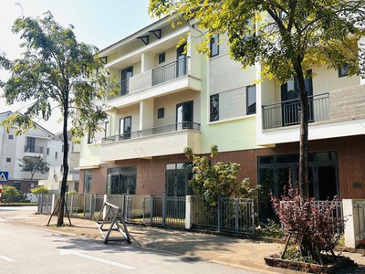 SHOPHOUSE 90M CENTA CITY CHỈ 6,x TỶ, đốI diện khu công nghệ cao 1