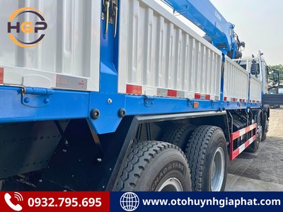 Xe tải Howo 4 chân gắn cẩu 20 tấn cabin TX350 6