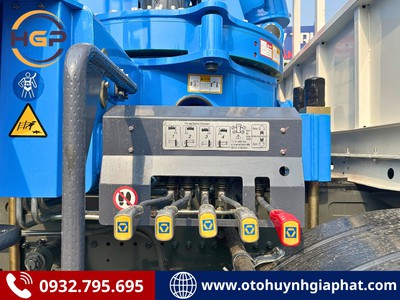 Xe tải Howo 4 chân gắn cẩu 20 tấn cabin TX350 5