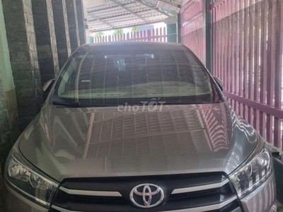 Bán xe Toyota Innova 2.0E màu xám bạc, sản xuất năm 2019, 0