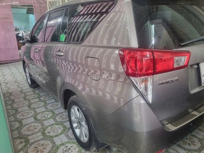 Bán xe Toyota Innova 2.0E màu xám bạc, sản xuất năm 2019, 3