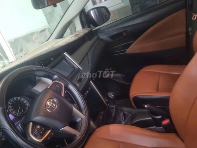 Bán xe Toyota Innova 2.0E màu xám bạc, sản xuất năm 2019, 4